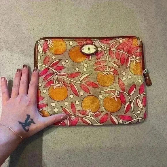 Fossil purse clutch iPad case - Picture 2 of 8